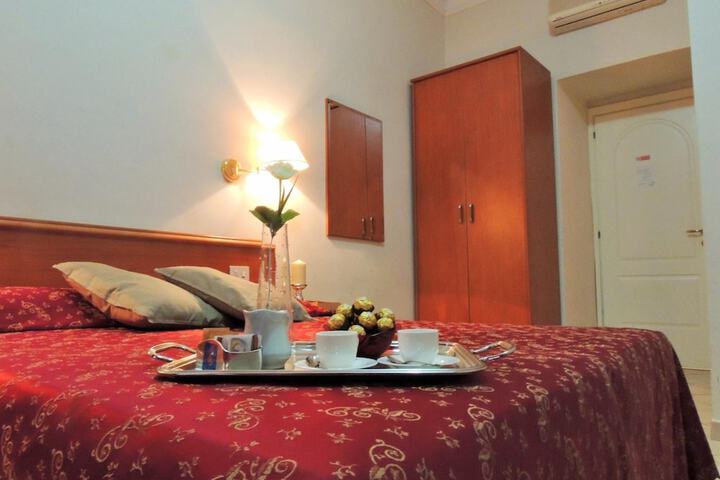 Room 10 of 23