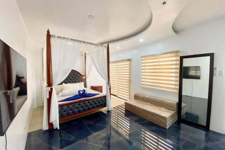 Room 4 of 40