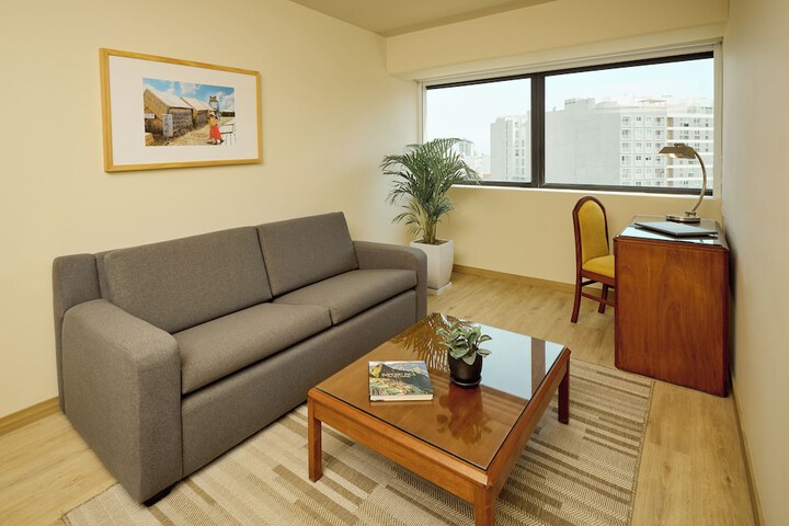 Room 14 of 36