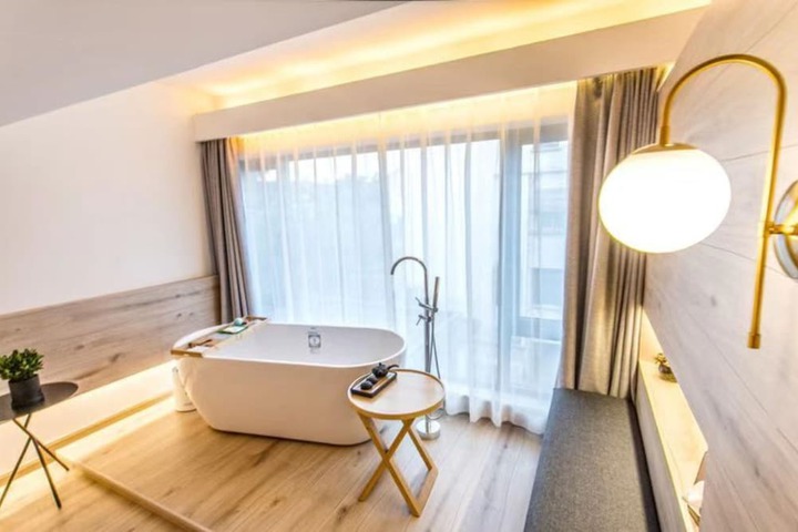 Room 50 of 63