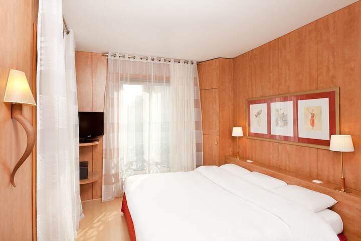 Room 3 of 44