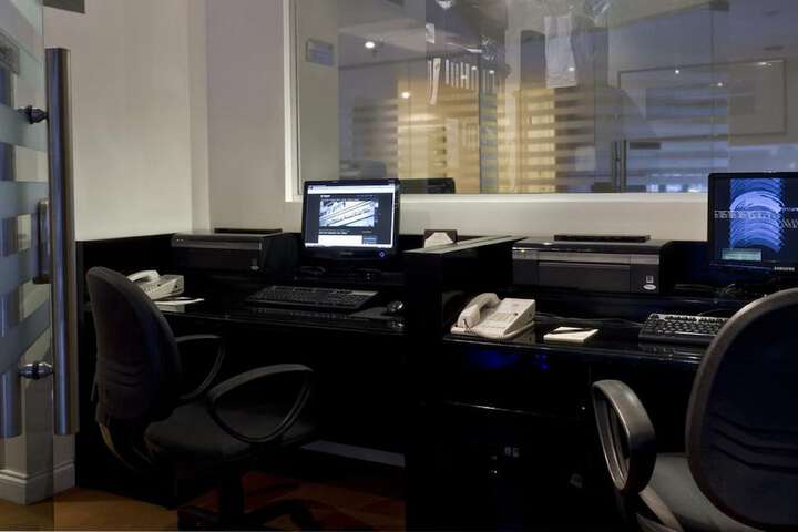 Business Center 27 of 33