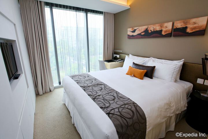 Room 2 of 34