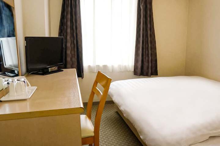 Room 8 of 103