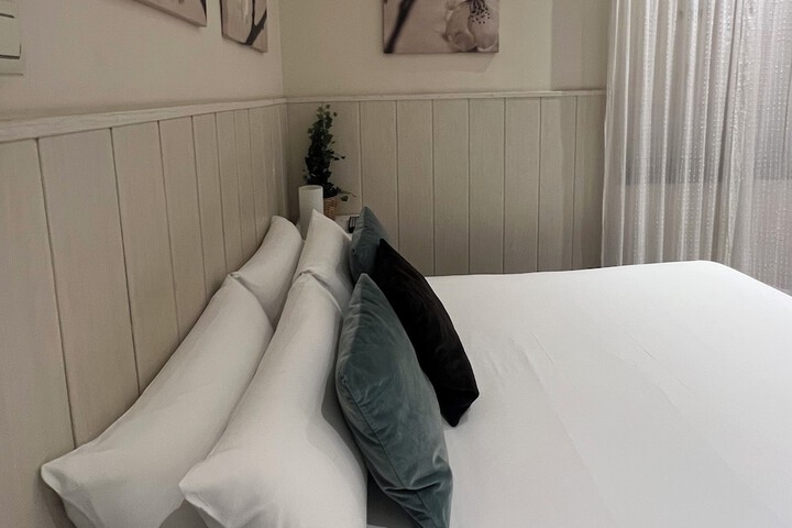 Room 13 of 38