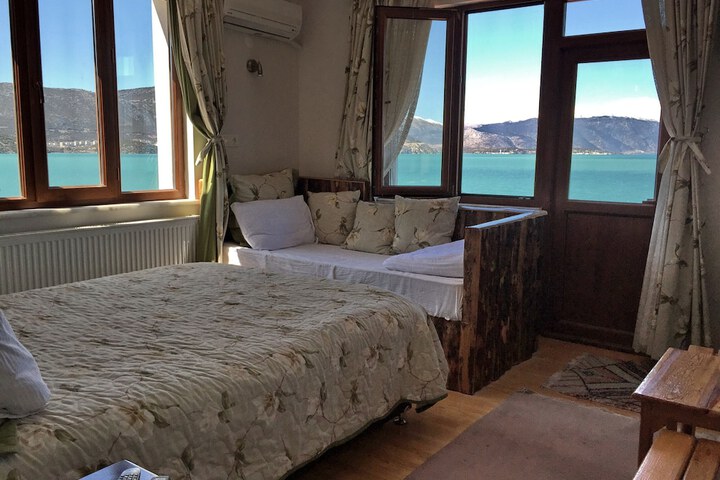Room 13 of 81