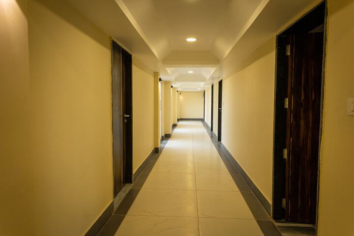 Ballroom/Hall 31 of 57