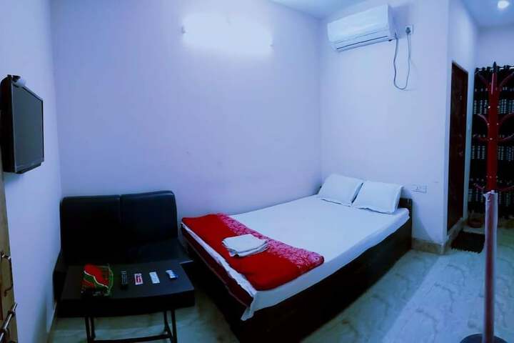 Room 3 of 6