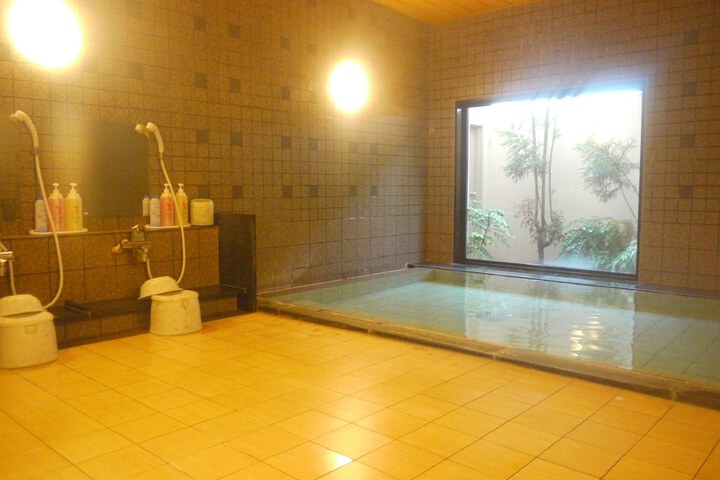 Room 12 of 27