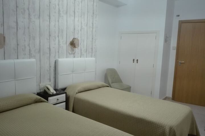 Room 9 of 32