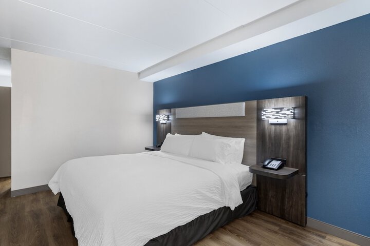 Standard King Bed Accessible (8 of 12)
