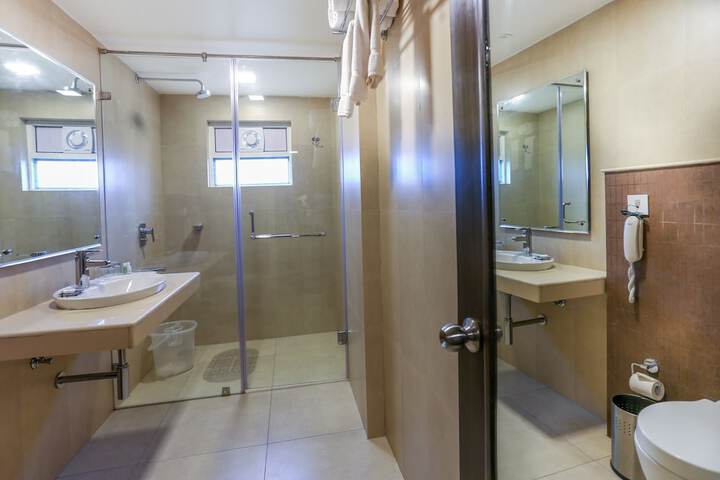 Room 10 of 31