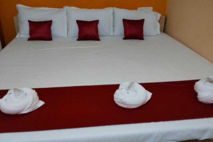 Room 3 of 8