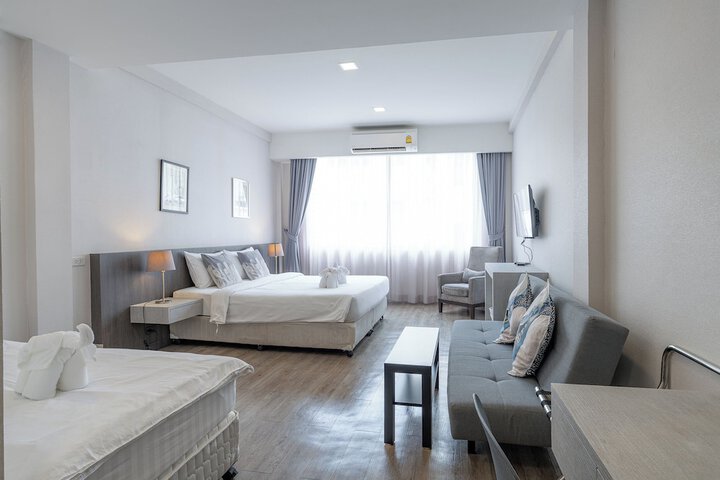 Room 44 of 216