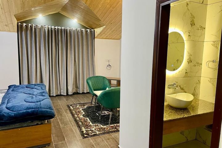 Room 4 of 23