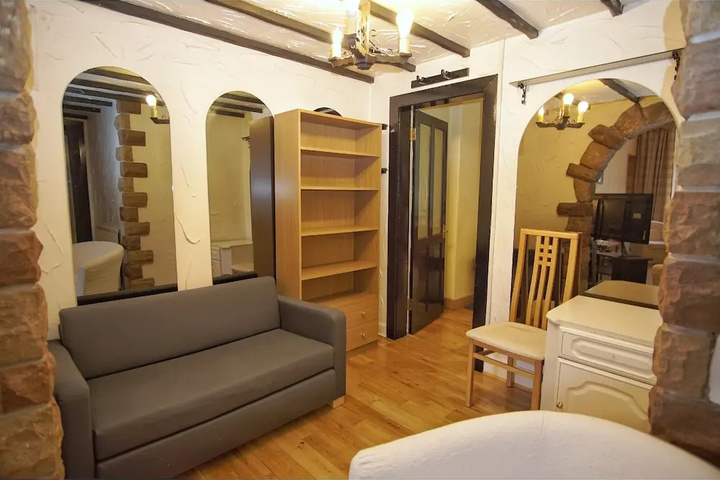 Room 9 of 14