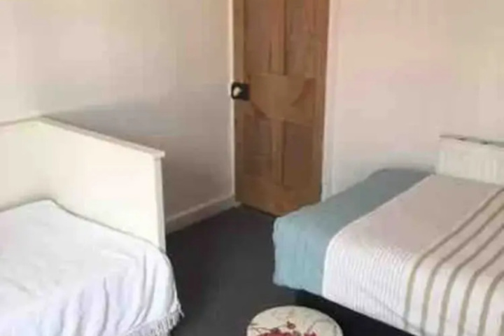 Room 4 of 11