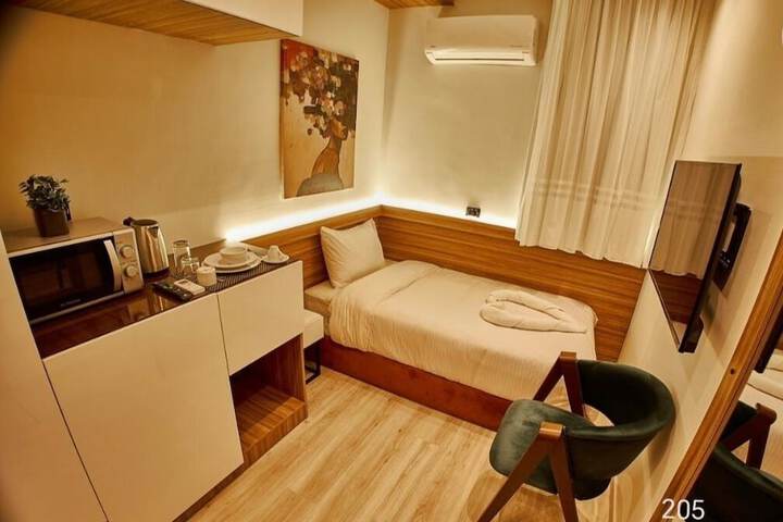 Room 12 of 101