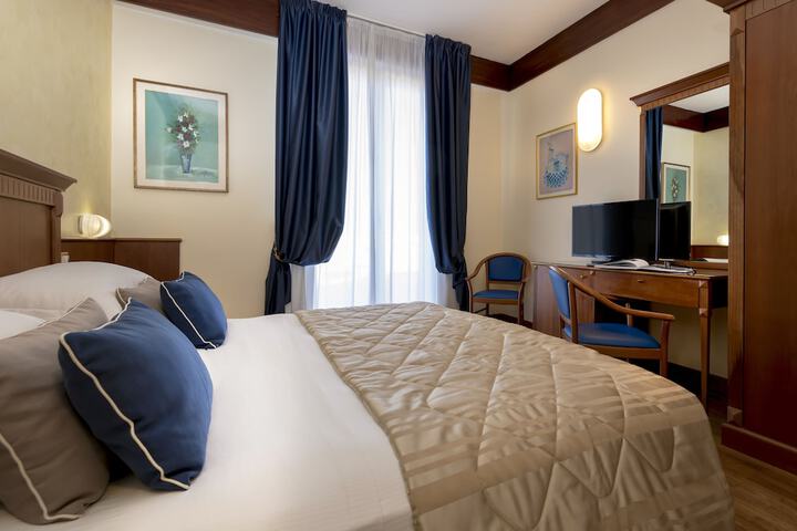 Room 11 of 40
