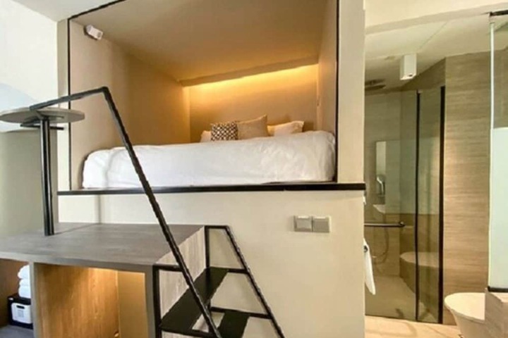 Room 13 of 74
