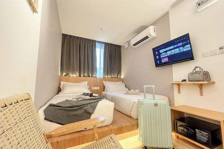 Room 37 of 136