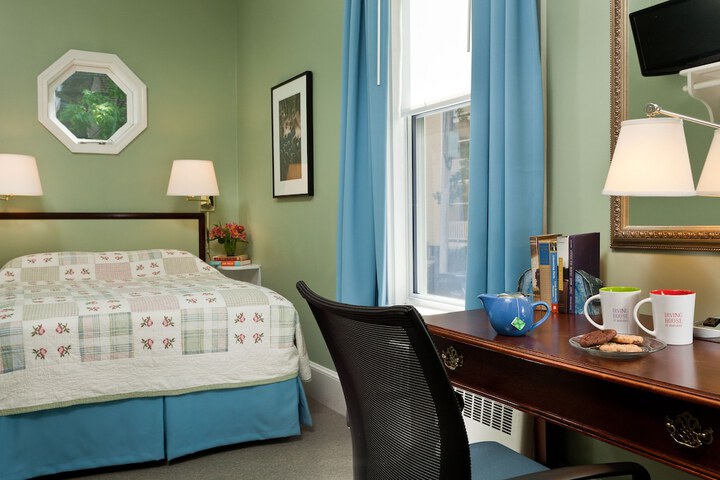Room 9 of 38