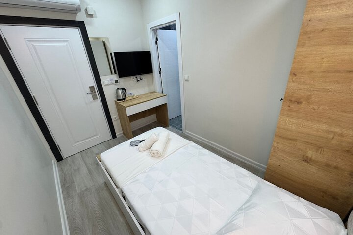 Room 6 of 35