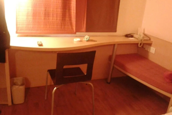Room 4 of 22