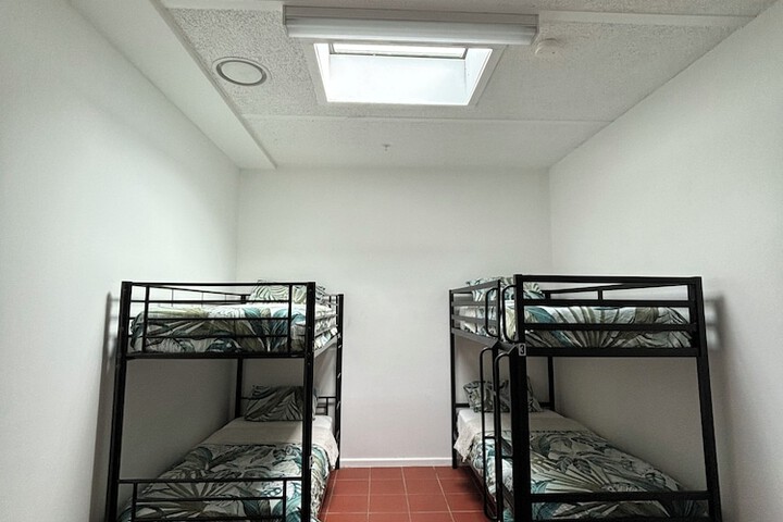 Room 6 of 33