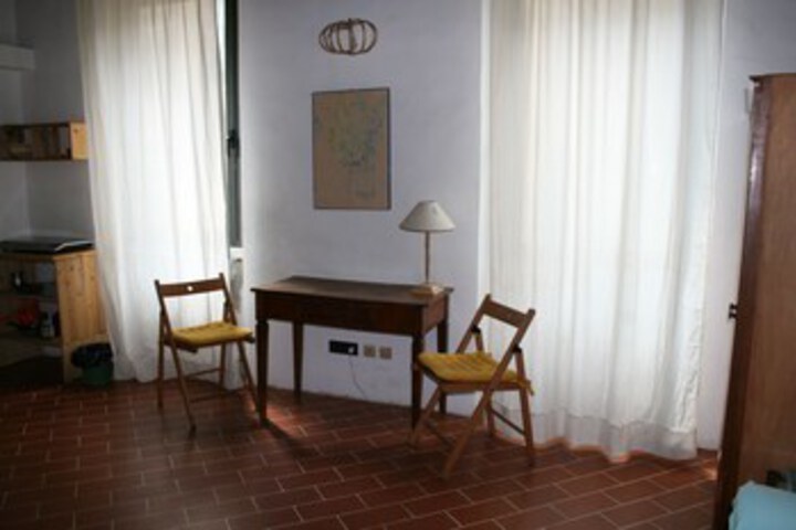 Room 9 of 26