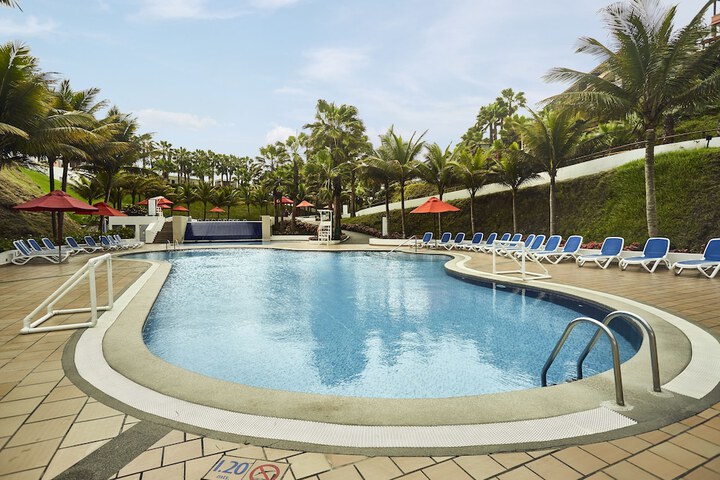 Hotel with Pool