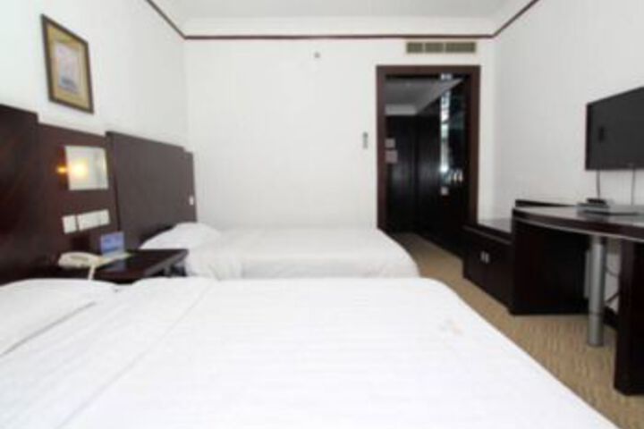 Room 12 of 24