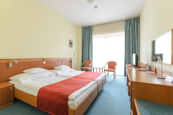 Room 4 of 51