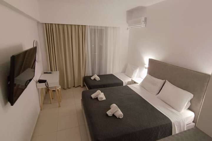 Room 12 of 33