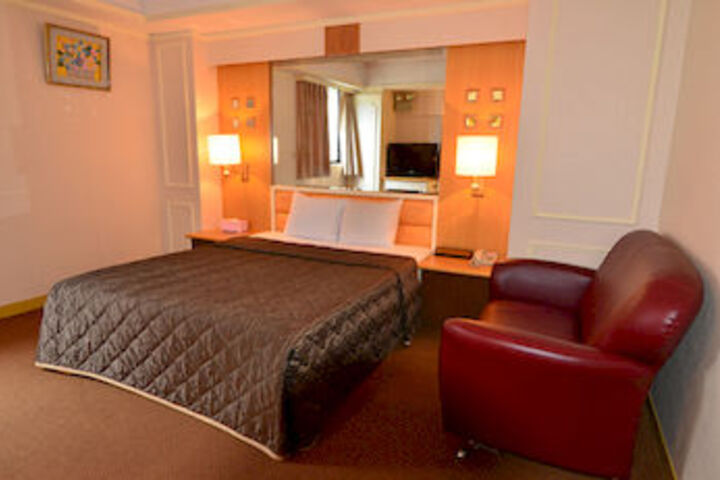 Room 8 of 14