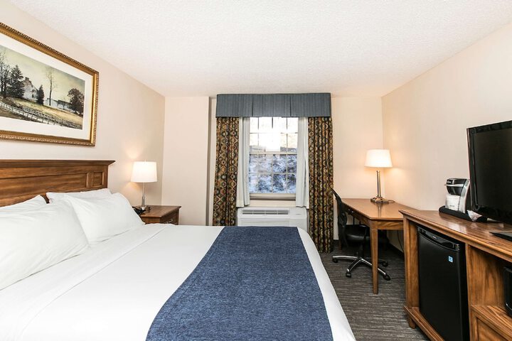 2 Queen Beds (15 of 21)