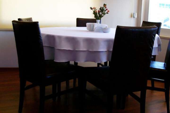 Dining 12 of 19
