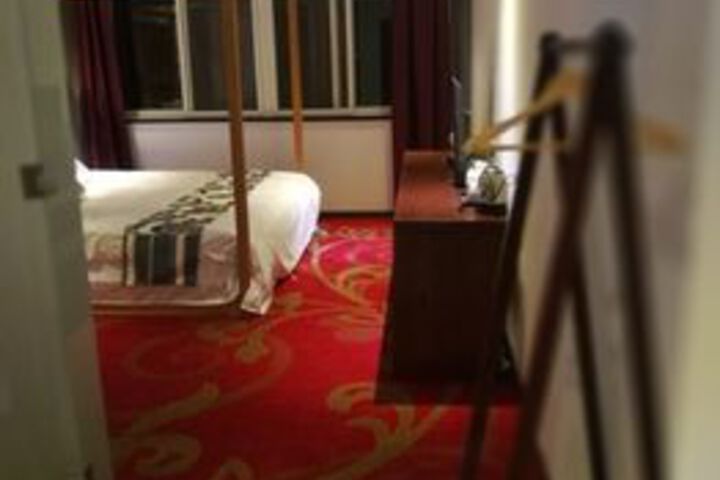 Room 30 of 39