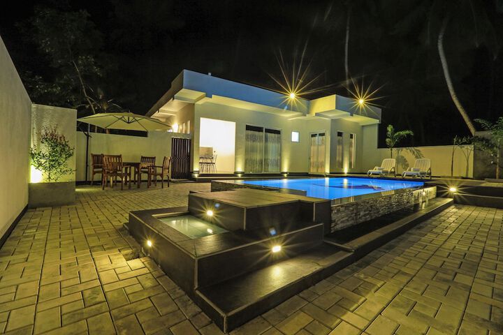 Pool Hotel