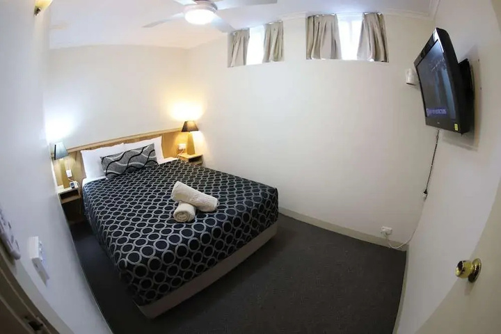 Room 2 of 22