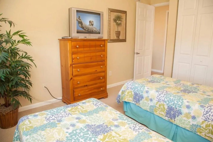 Room 4 of 25