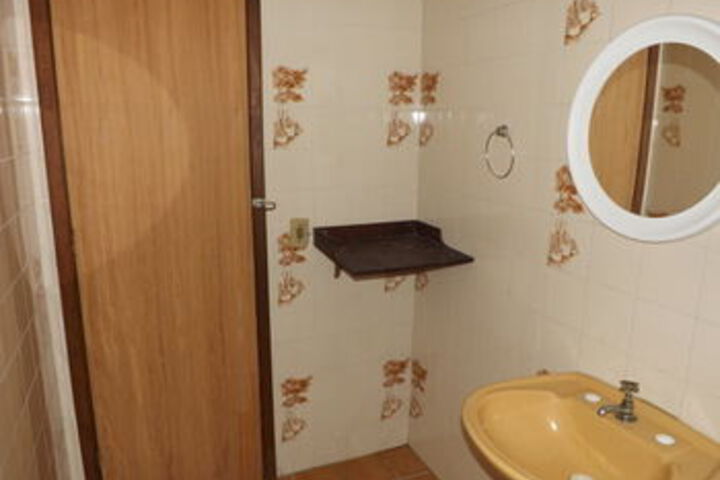Room 10 of 30