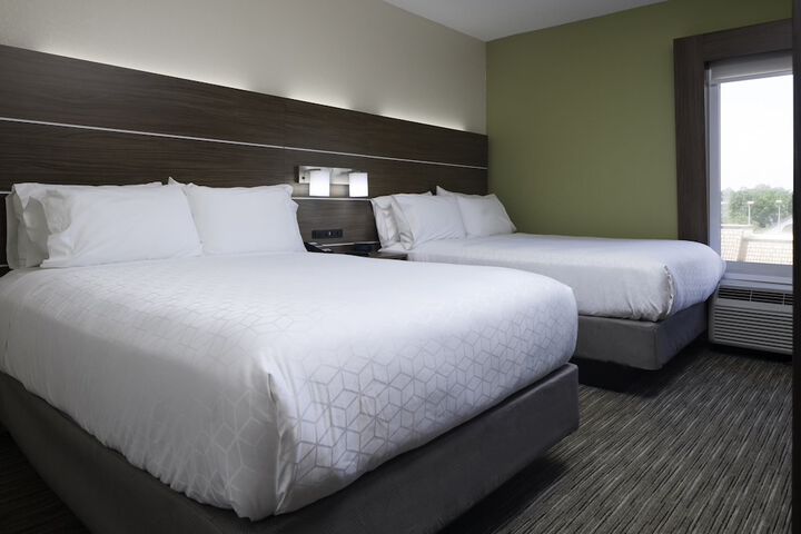 2 Queen Beds (9 of 9)