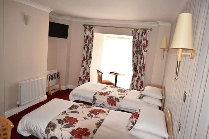 Room 9 of 38
