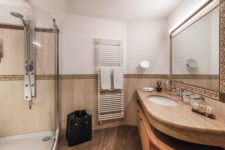 Room 15 of 65