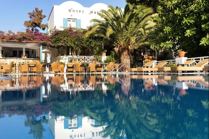 Hotel with Pool