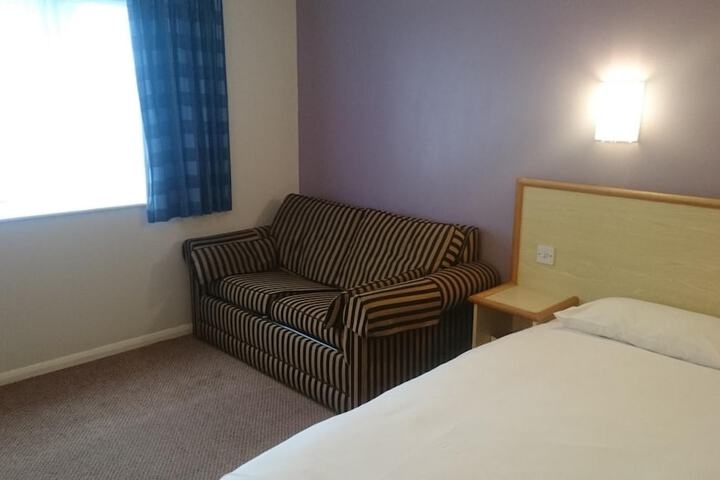 Room 14 of 33