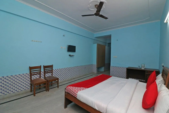 Room 2 of 9