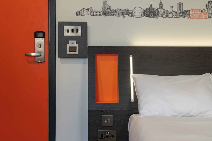 Room 27 of 47