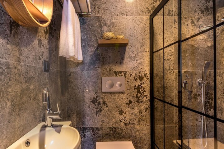 Room 44 of 58